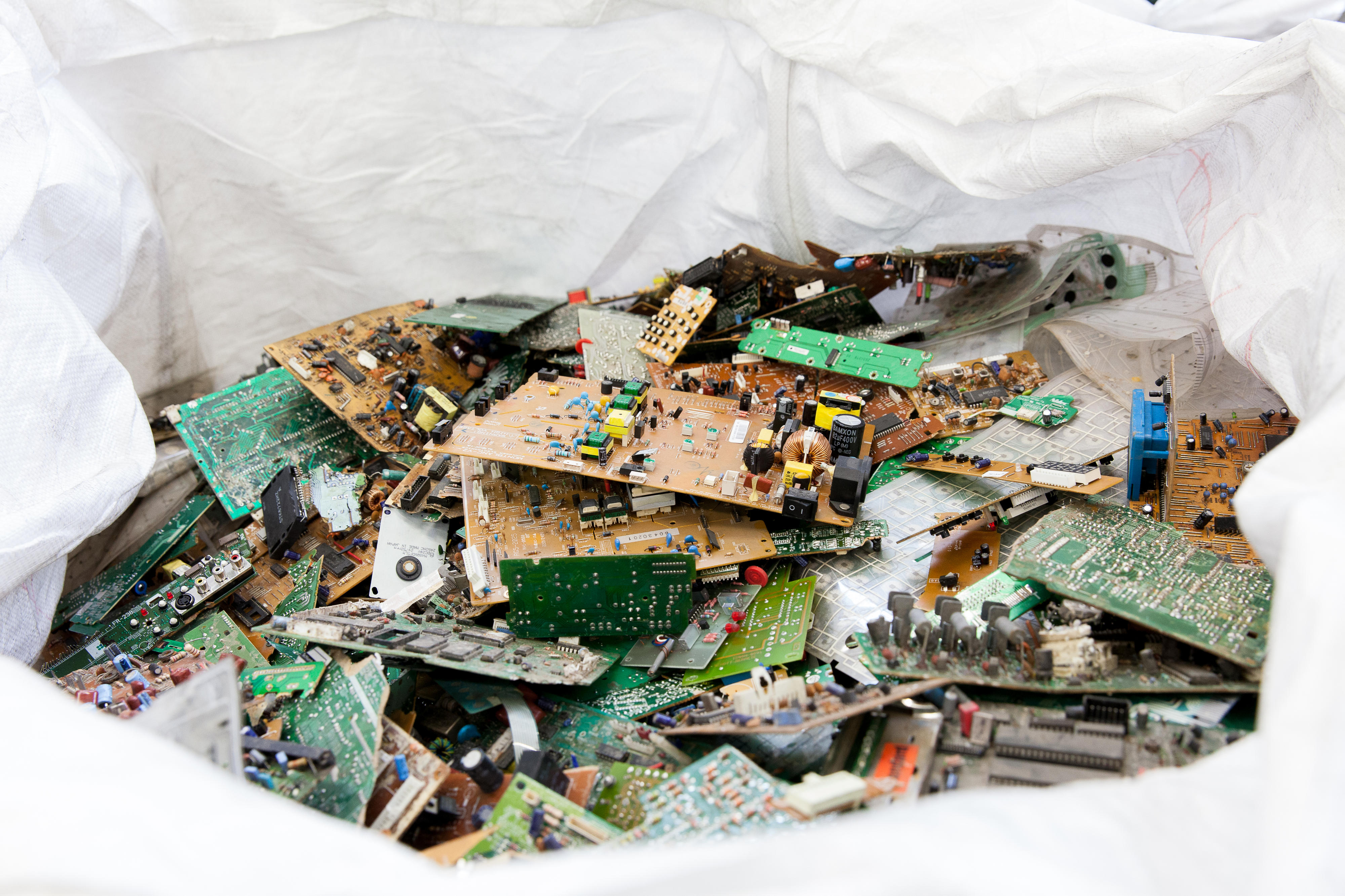 Recycling plants for electrical and electronic scrap