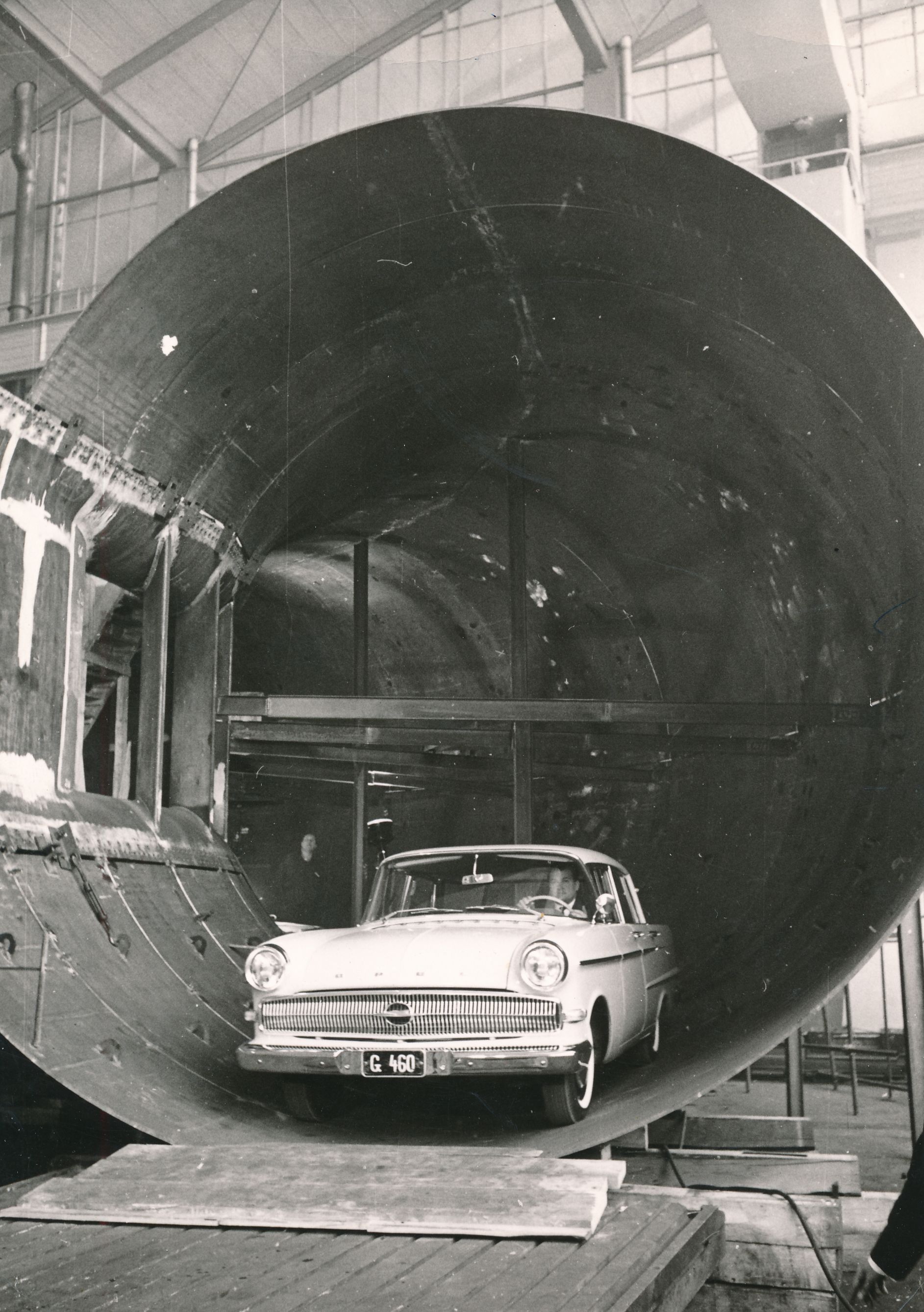 Um 1965_Auto in Turbinenspirale
