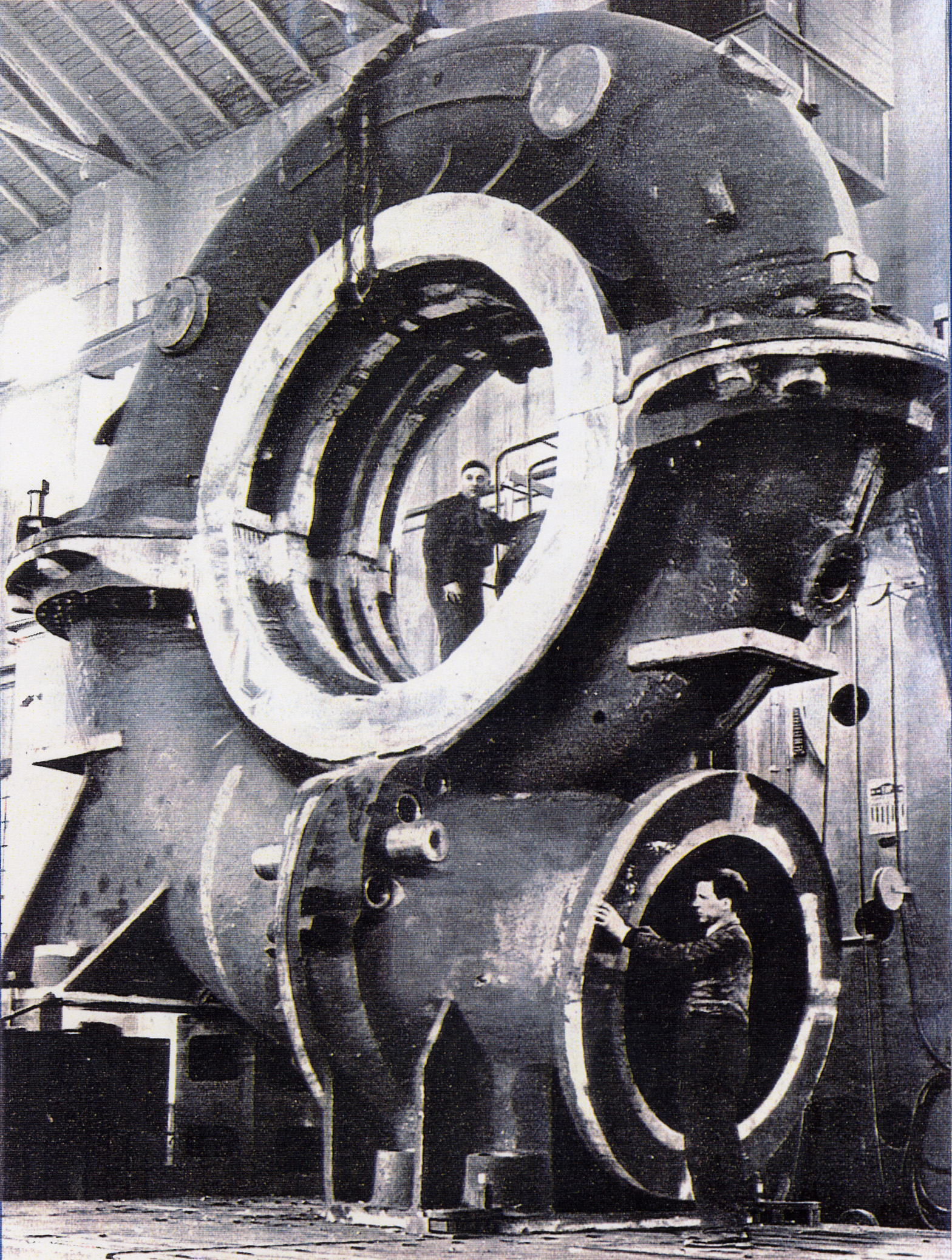 Bearbeitung der Speicherpumpe für Kraftwerk Limberg der Tauernkraftwerke AG_Zell am See - 1953