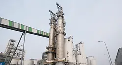 Continous Lo-Solids cooking with pre-hydrolysis vessel