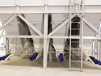 fb_feed__livestock_process_technologies_weighing_raw_material_1