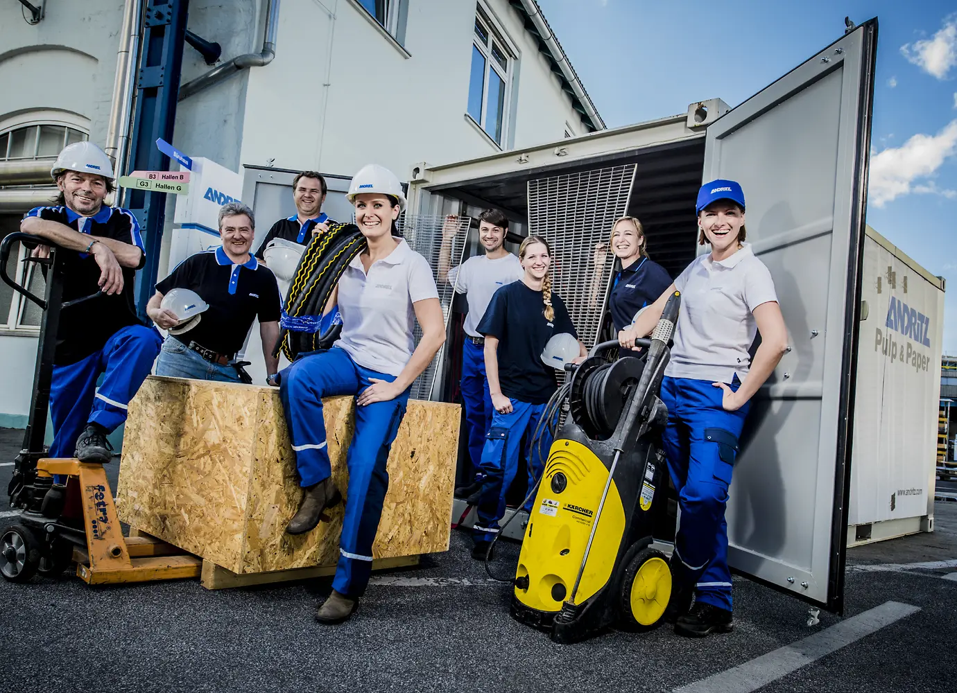 ANDRITZ service experts and customers