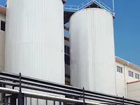 Bleaching tower and discharge system